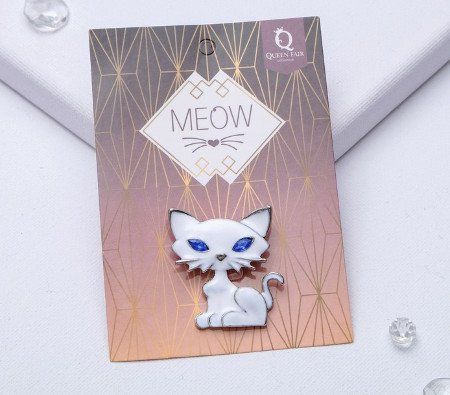 

Брошь "Кошечка" хитрая, бело-голубая в серебре